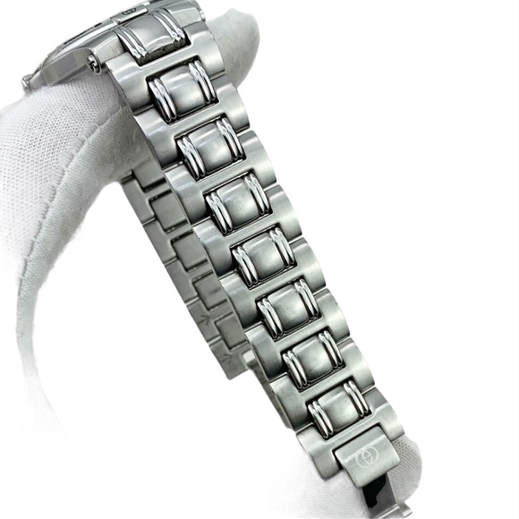 GUCCI 9040M Watch - Picture 5 of 9